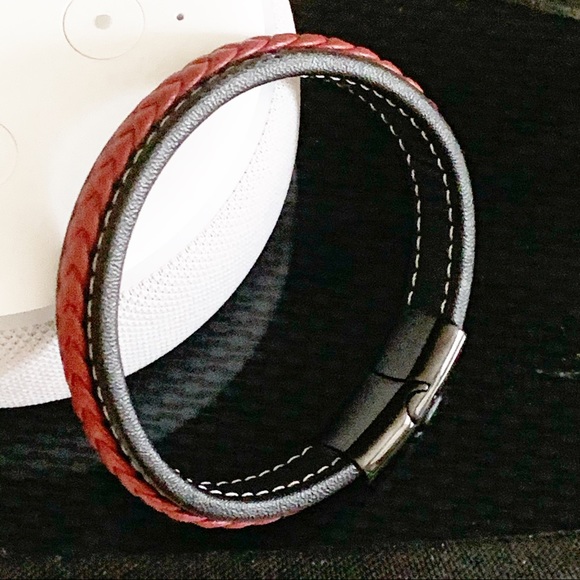 Handcrafted Braided Red and Black Leather Bracelet - Picture 1 of 4